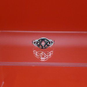 Size 7.75 925 Sterling Silver Celtic Knot Cool Design Ring